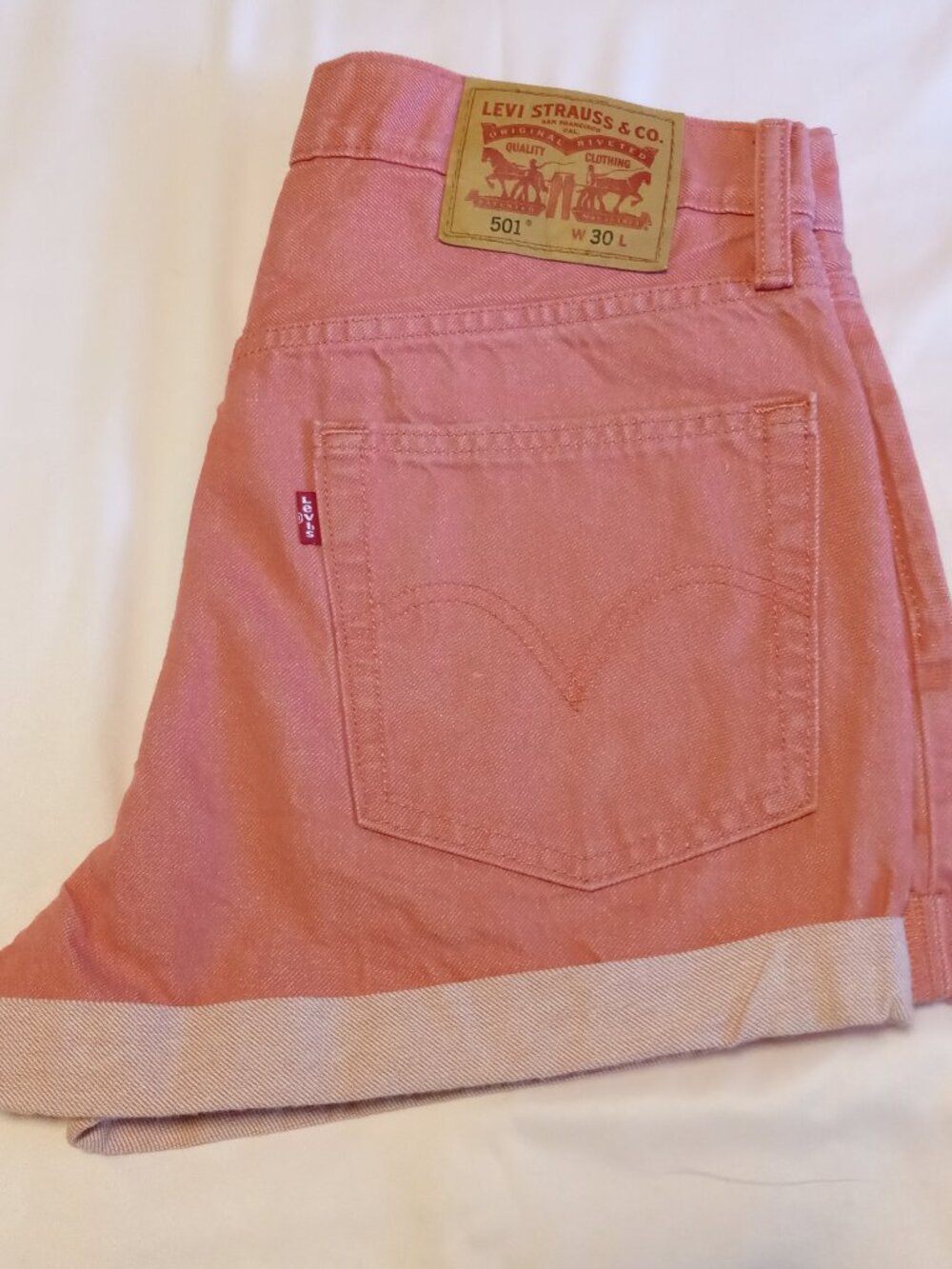 LEVI STRAUSS DEEP PINK SHORTS WITH TAGS LEVI STRAUSS LABEL. BRAND NEW